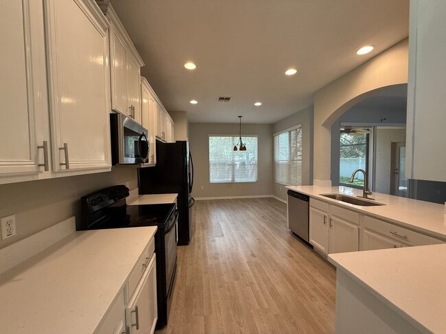 Building Photo - 944 Lost Grove Cir
