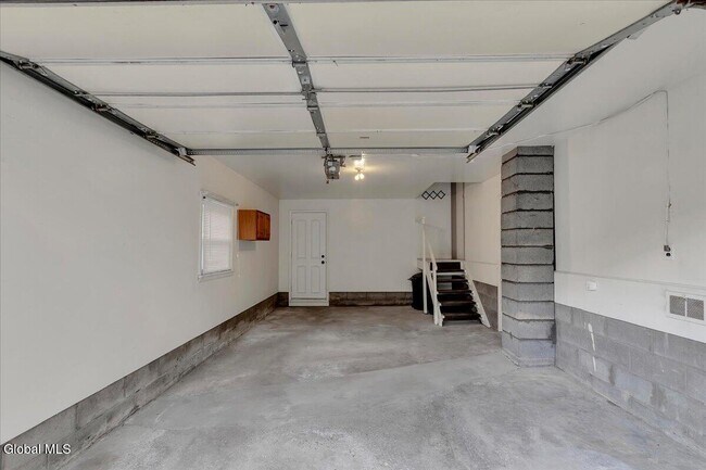 Building Photo - 1165 Cresse Ave