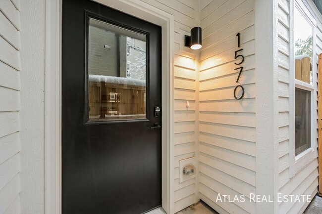 Building Photo - Beautiful Newly Built duplex ready for you...