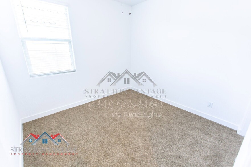 Building Photo - 2304 E Kelly Dr