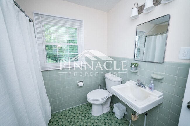 Bathroom 2 - 126 Tomahawk Industrial Park