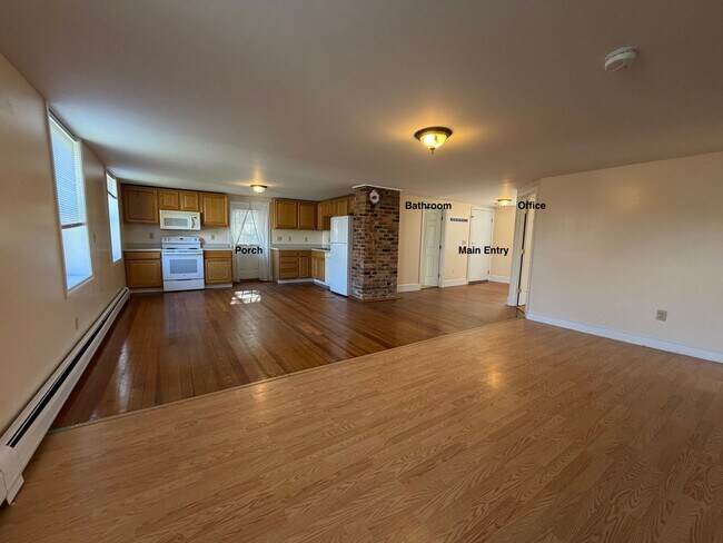 Primary Photo - 122 Church St