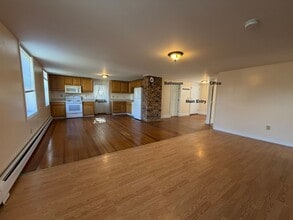 Building Photo - 122 Church St