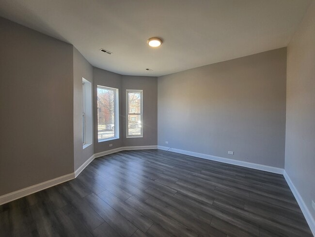 Building Photo - 6522 S Ellis Ave