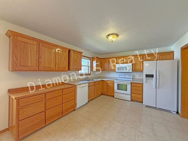 Building Photo - Beautiful 3 Bedroom Home with Shop Located in Southwest Springfield