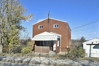 Building Photo - 3 Bedroom Home in Duquesne Available Now! ...