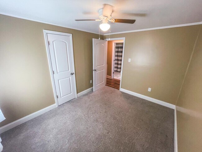 Building Photo - 1206 Golf St