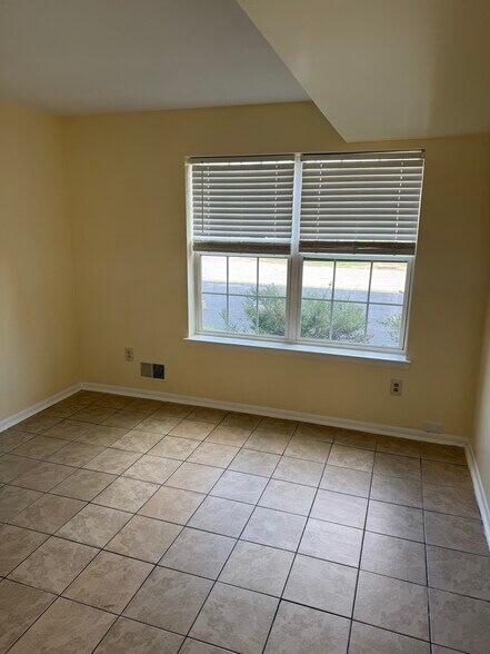 Building Photo - 23 Revelle St