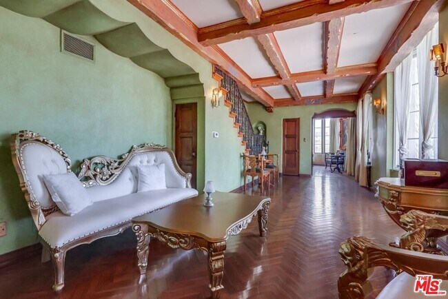 Building Photo - 642 S Bronson Ave