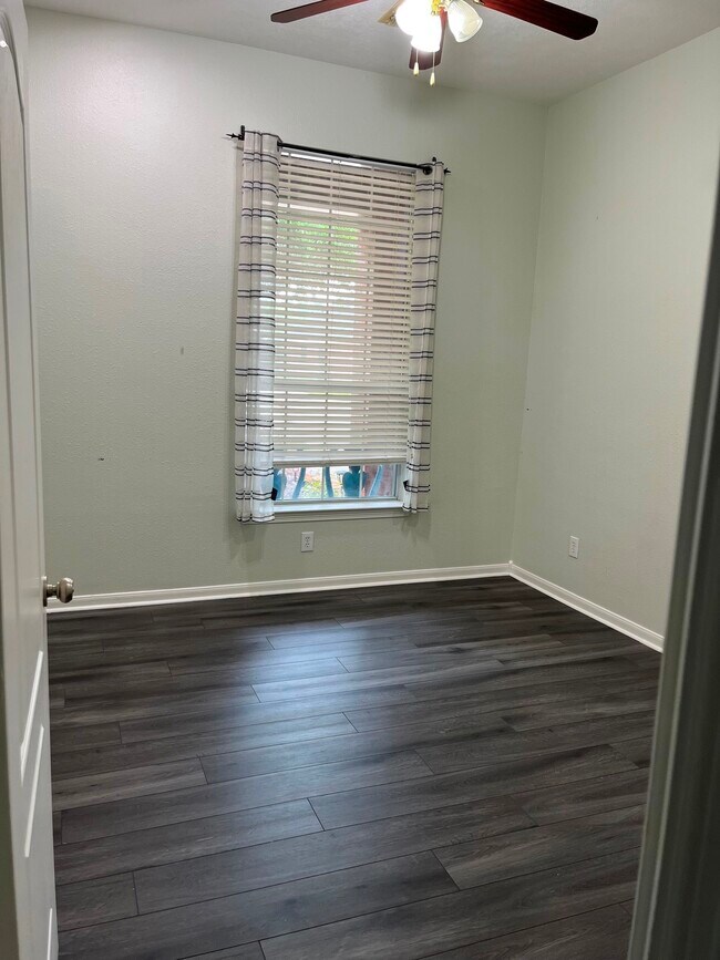 Building Photo - 21806 Silverpeak Ct