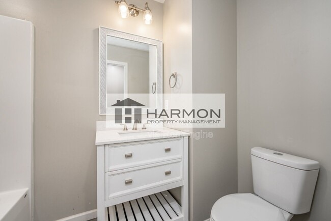 Building Photo - 416 N Georgie Ave