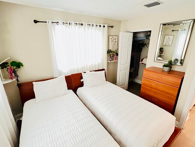 Building Photo - 441 NW 7th Terrace