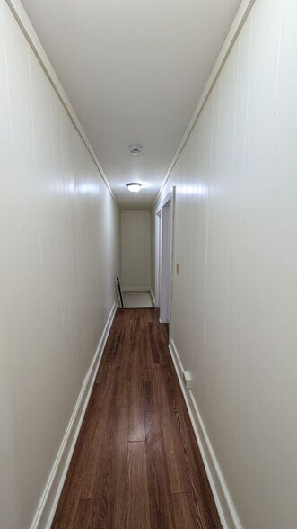 Building Photo - 20 1/2 Rock St