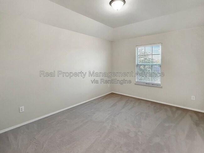 Building Photo - 1290 Lasso Dr