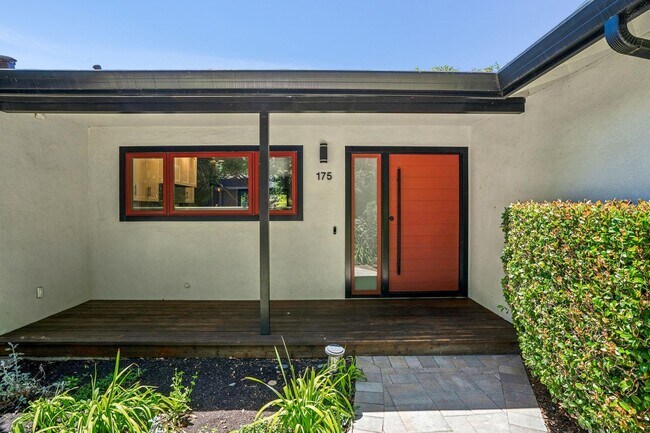 Building Photo - Renovated Linfield Oaks Retreat with Private Garden and Guest Studio