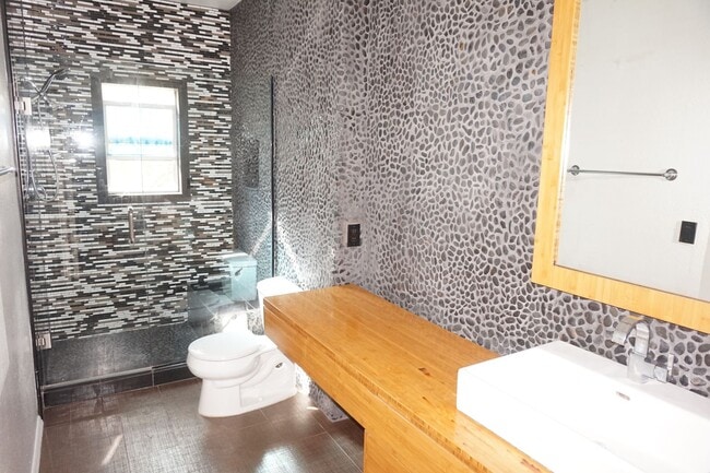 Building Photo - Beautifully Upgraded 2/2 in Residences at Sabal Point