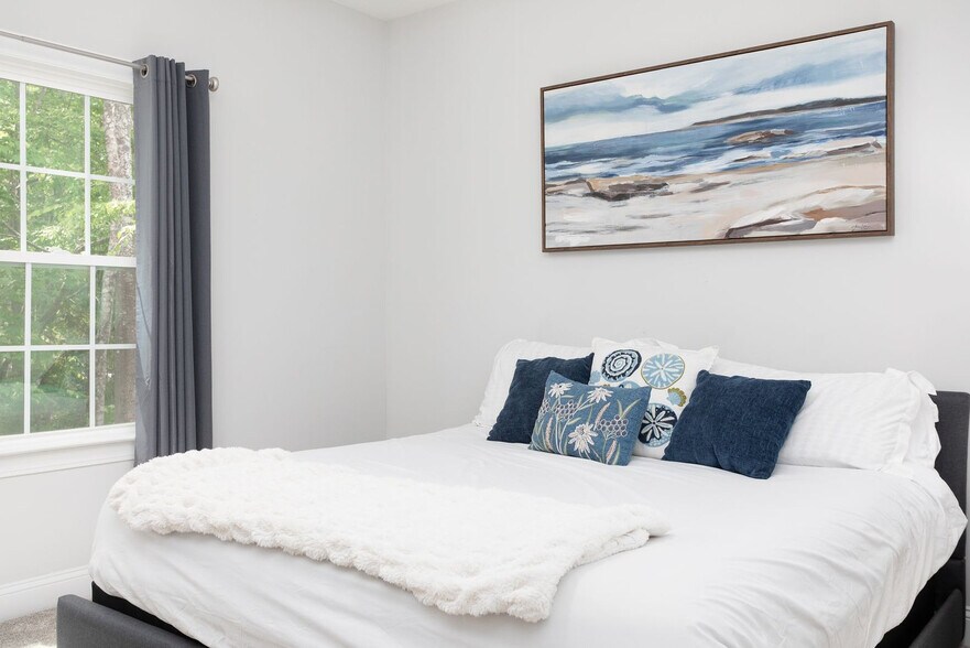 Building Photo - 279 Navigators Dr