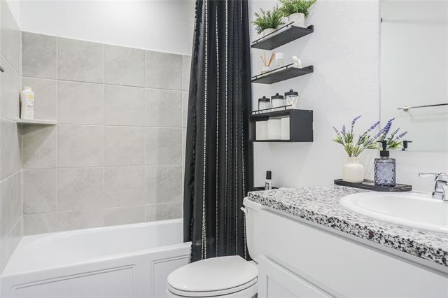 Building Photo - 1500 Teak Ln