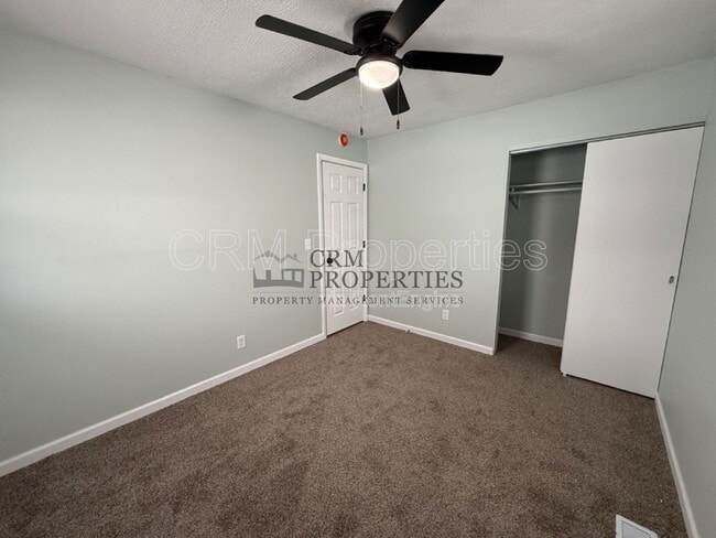 Building Photo - 800 Maumee Dr