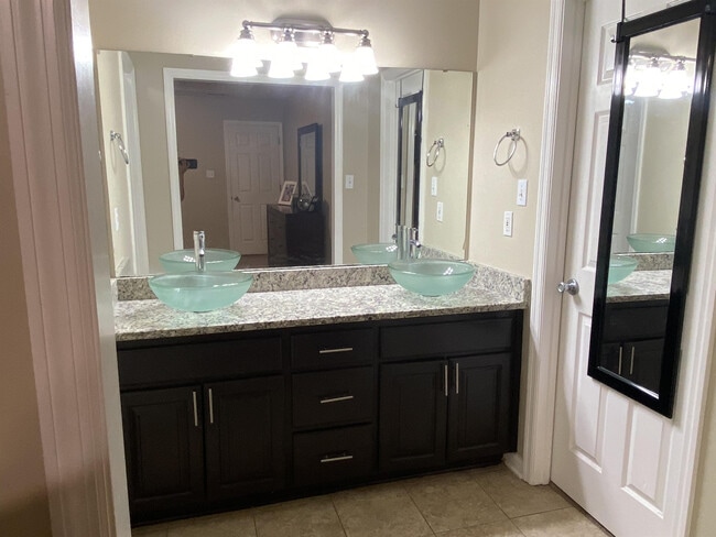 Building Photo - 4070 Forrest Run Cir