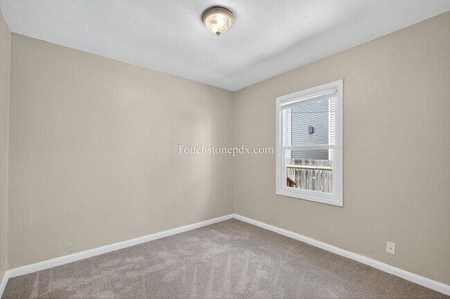 Building Photo - 7349 SE Evergreen St