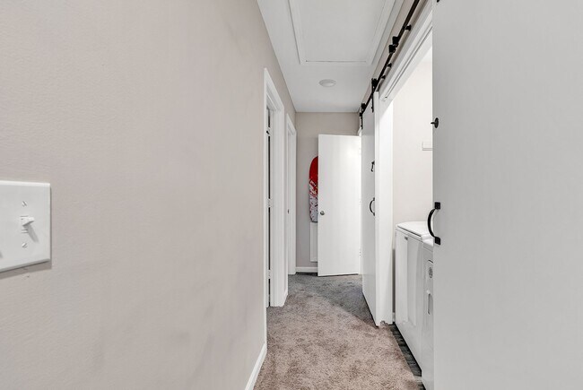 Building Photo - 403 71st Ave N