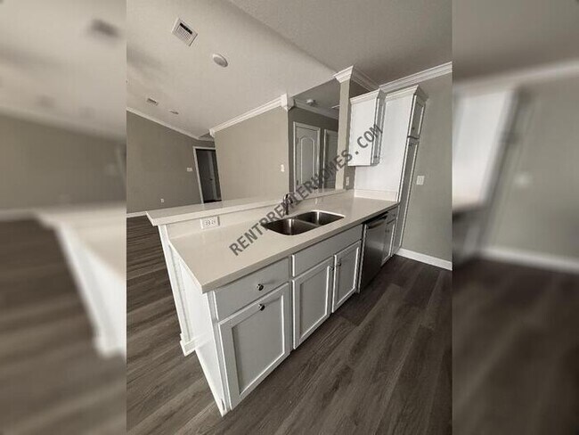 Building Photo - 10 Jennifer Cove