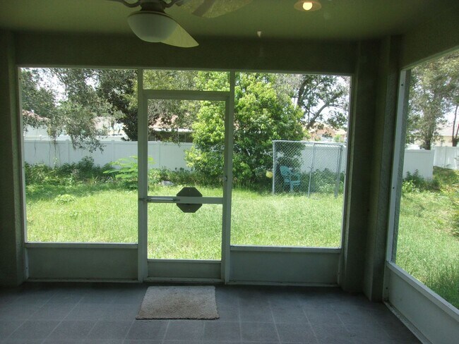 Building Photo - 14237 Spring Hill Dr