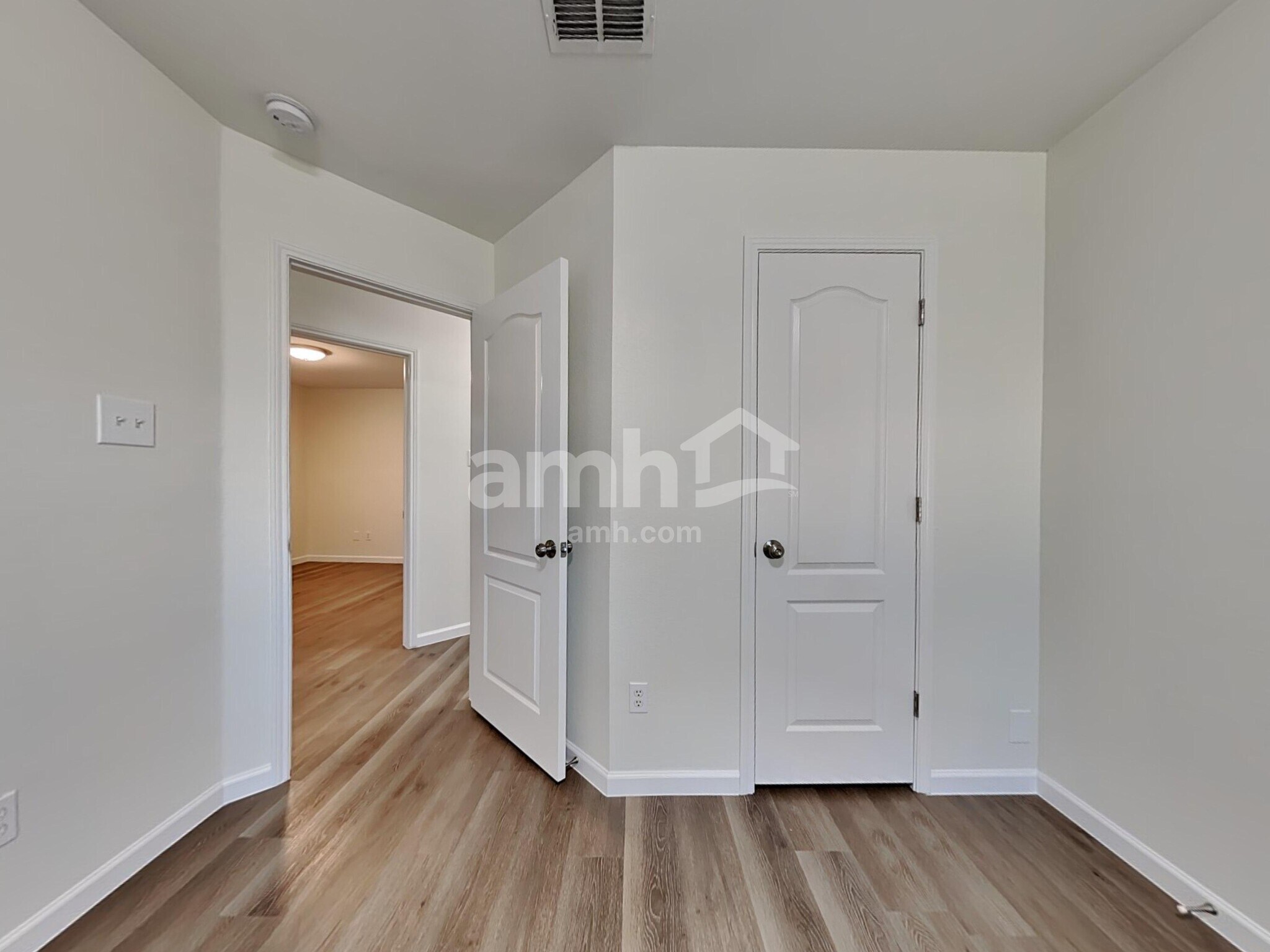 Building Photo - 347 Tioga Dr