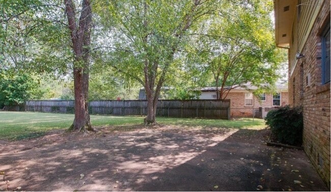 Building Photo - 11207 Crestfield Dr SE