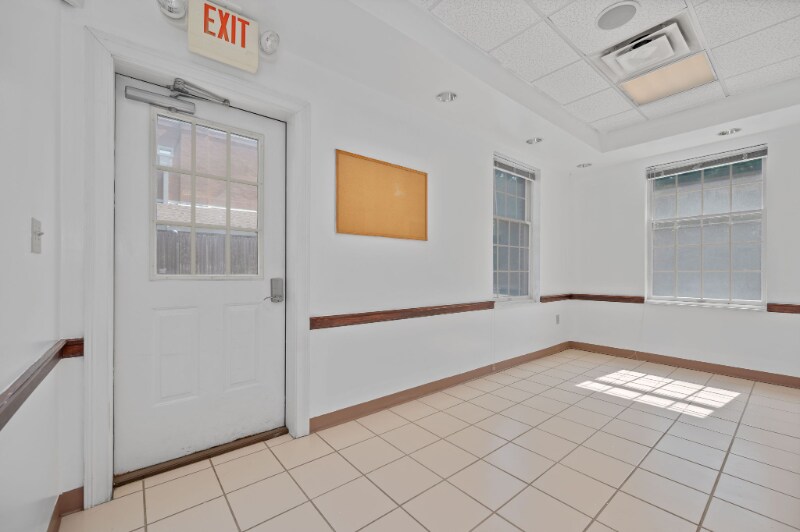 Building Photo - 4630 Pleasant Ave