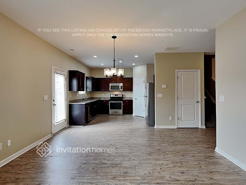 Building Photo - 3530 Mica Cir SE