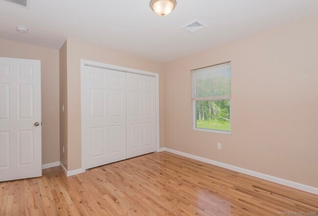 Building Photo - 13 Nature Ave