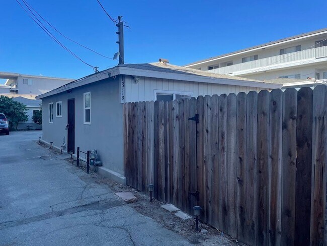 Building Photo - YUKON 13717-13719