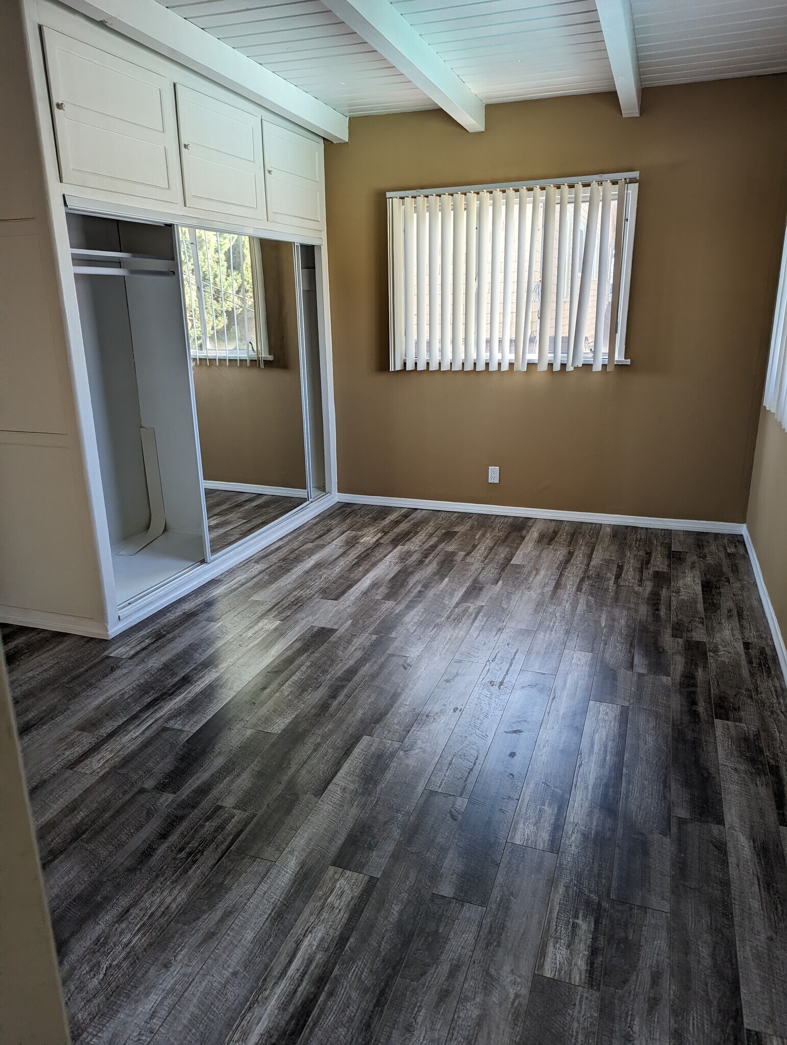 Building Photo - 1504 4th Ave