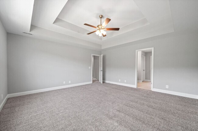 Building Photo - Beautiful Home Close to Fort Campell Ready for You to Make New Memories In