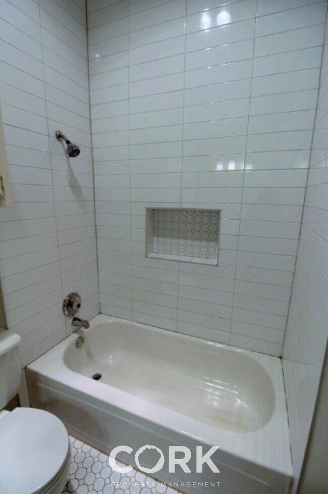 Building Photo - 927 Castle Rd