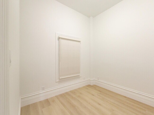 Building Photo - 1086 Fulton St