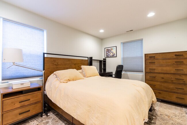 Building Photo - Trendy One Bedroom in Trinidad!