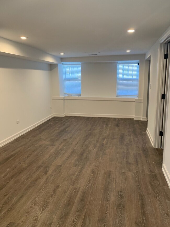 Building Photo - 1401 N Oakley Blvd