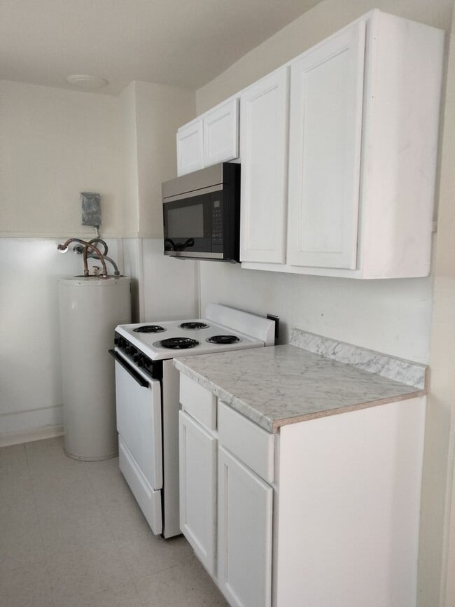 Building Photo - Cozy One Bedroom, One Bath House in Peaceful Location for $600!