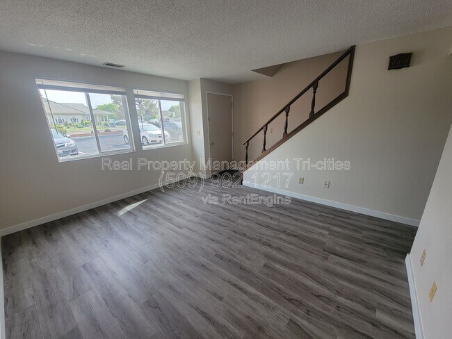 Building Photo - 140 Van Giesen St