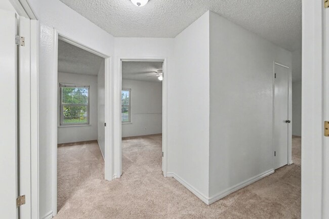 Building Photo - Sweet 3-Bedroom With a Fireplace Vibe