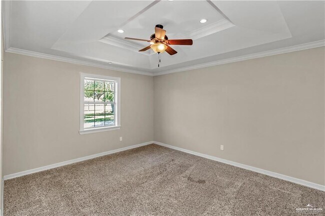 Building Photo - 808 Kerria Ave