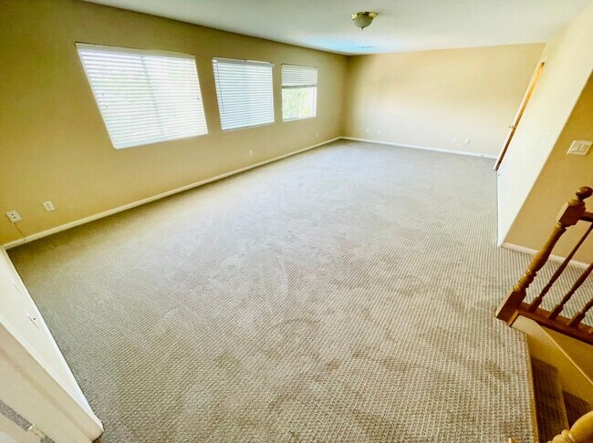 Building Photo - 2722 La Porte Ct
