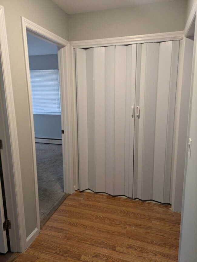 Building Photo - 550 Harding Pl