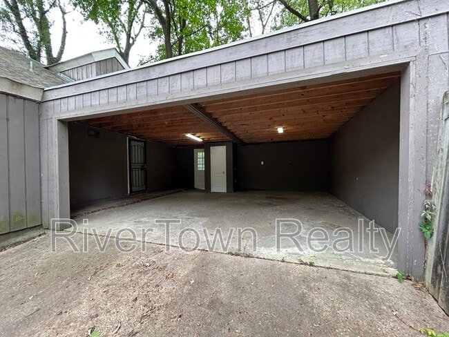 Building Photo - 3293 Leschallas Dr