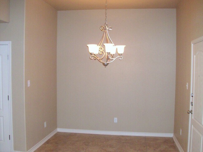 Building Photo - Beautiful 2 bed/2 bath off of Bunny Trail ...