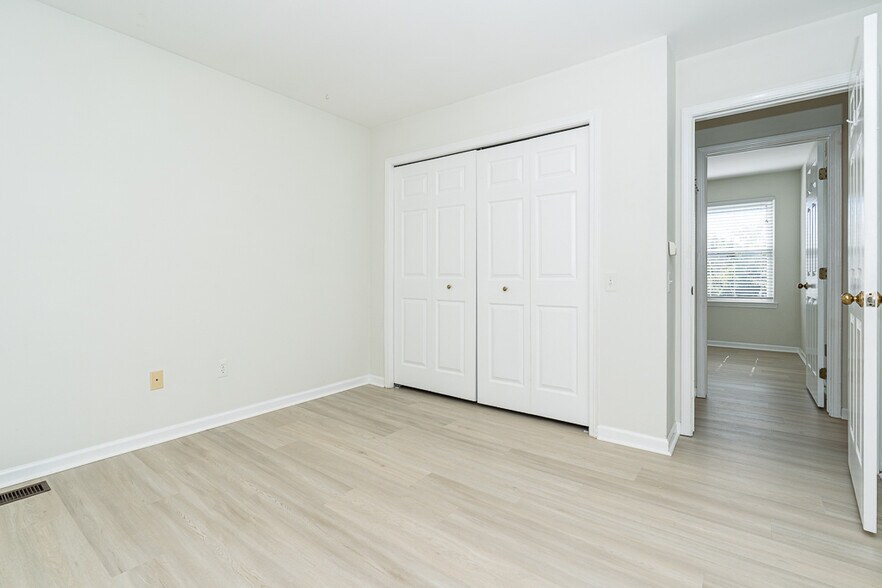 Building Photo - 619 Whitney Dr
