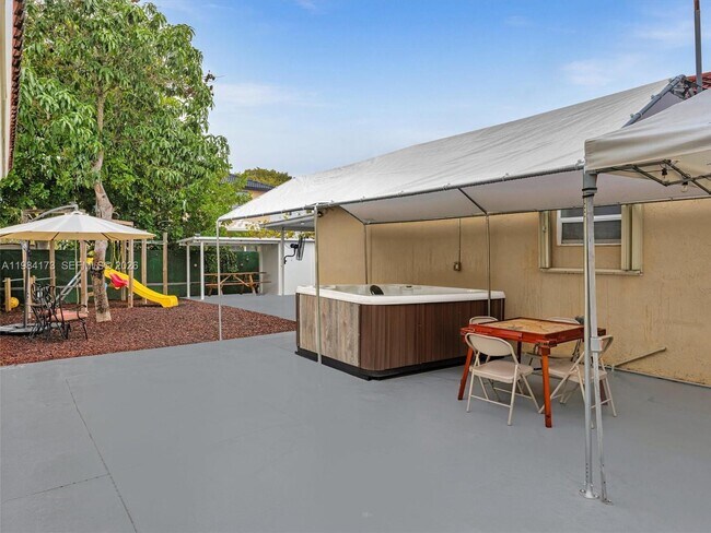 Building Photo - 7879 NW 193rd Ter